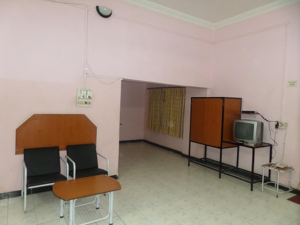 Chalukya Deluxe Ξενοδοχείο Kolhapur Εξωτερικό φωτογραφία
